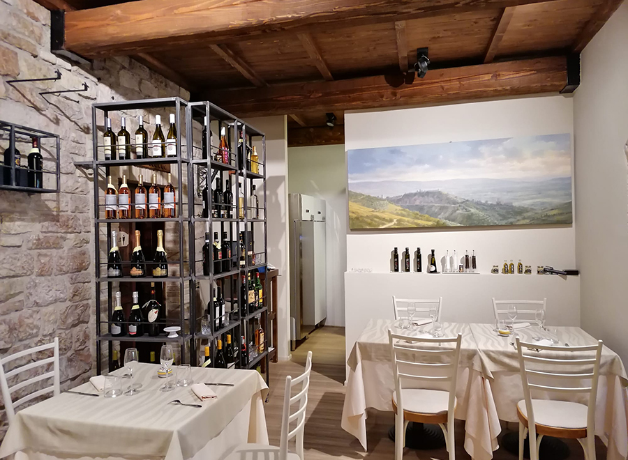 "Osteria del Corso", in una sala storica del XIII secolo.